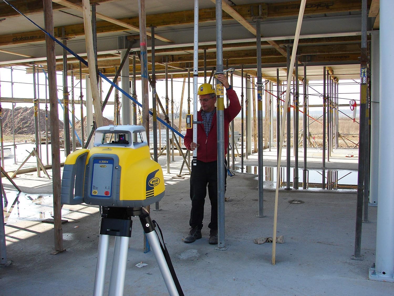 Spectra Precision LL300N-2 Laser Level, Self Leveling Kit with HL450 Receiver, Clamp, 15' Grade Rod / Inches and Tripod , Yellow